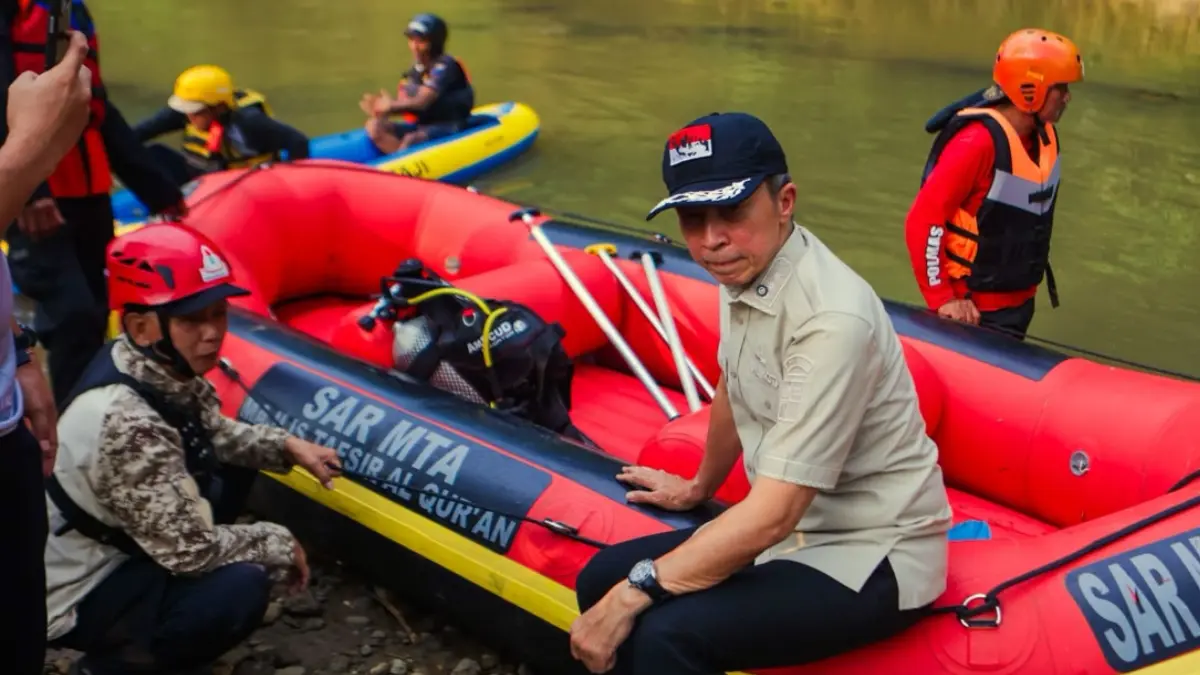 Wali Kota Bogor, Dedie A. Rachim turut meninjau langsung proses pencarian. (Diskominfo)