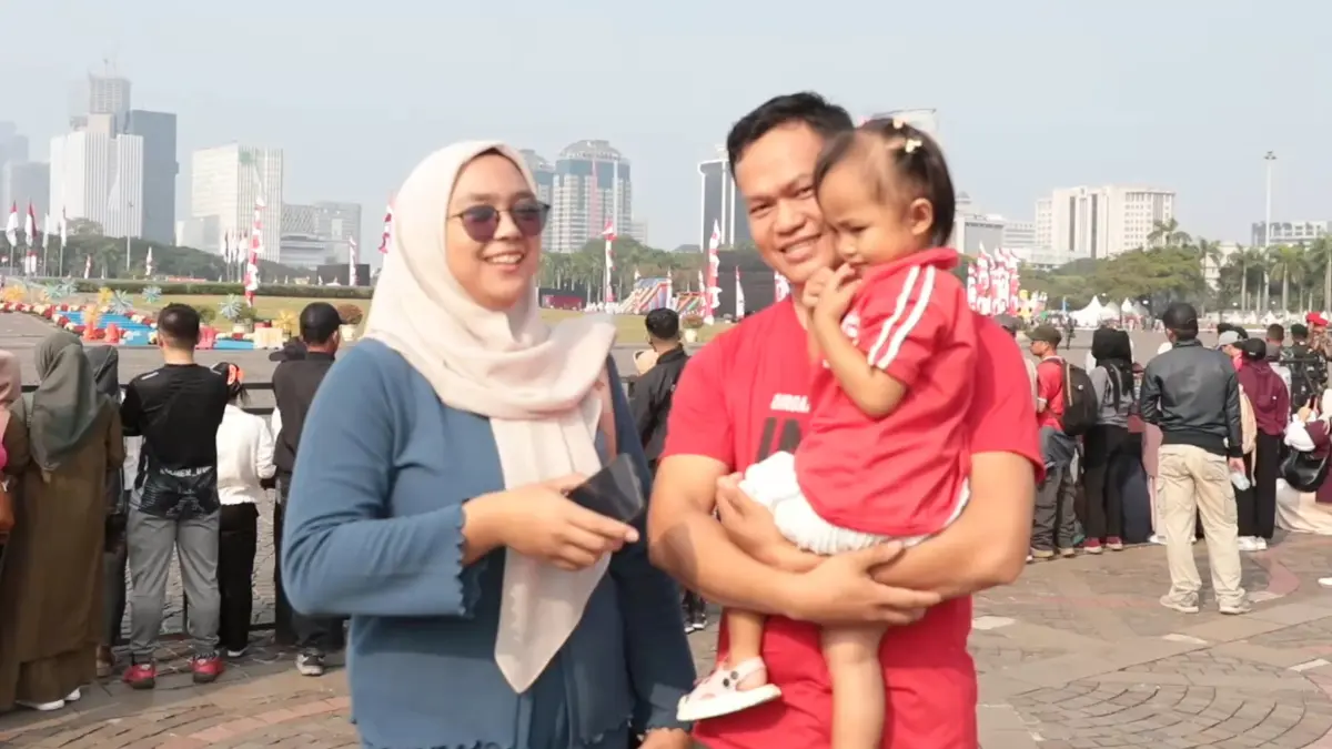 Muhammad Taufik dan sang istri Desi Rahmawati warga Bogor hadir di kawasan Monas, Jakarta. (Badan Komunikasi Pemerintah/Bakom RI)