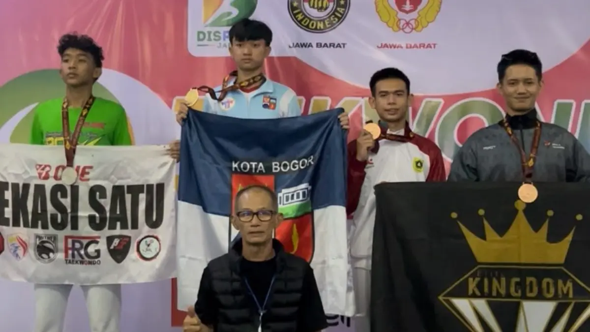 Anak didik SMA Kosgoro Bogor menyabet medali emas di West Java Open 2026. Foto: Dok SMA Kosgoro