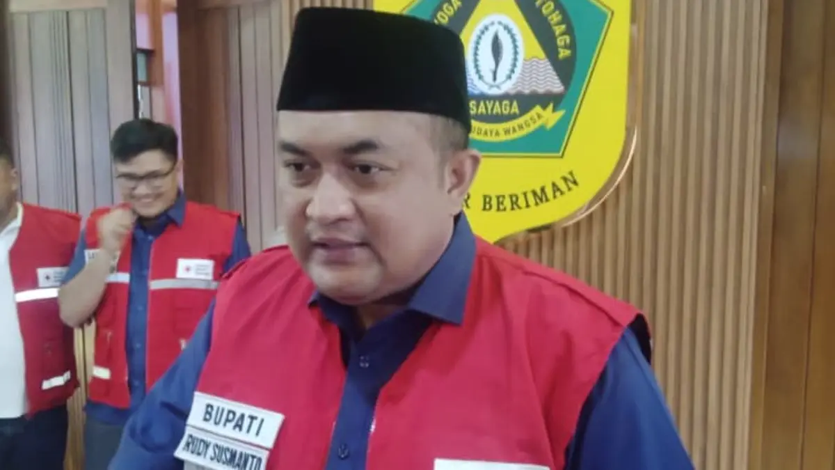 Bupati Bogor Rudy Susmanto saat menyampaikan keterangan kepada wartawan. (Billy/Radar Bogor)