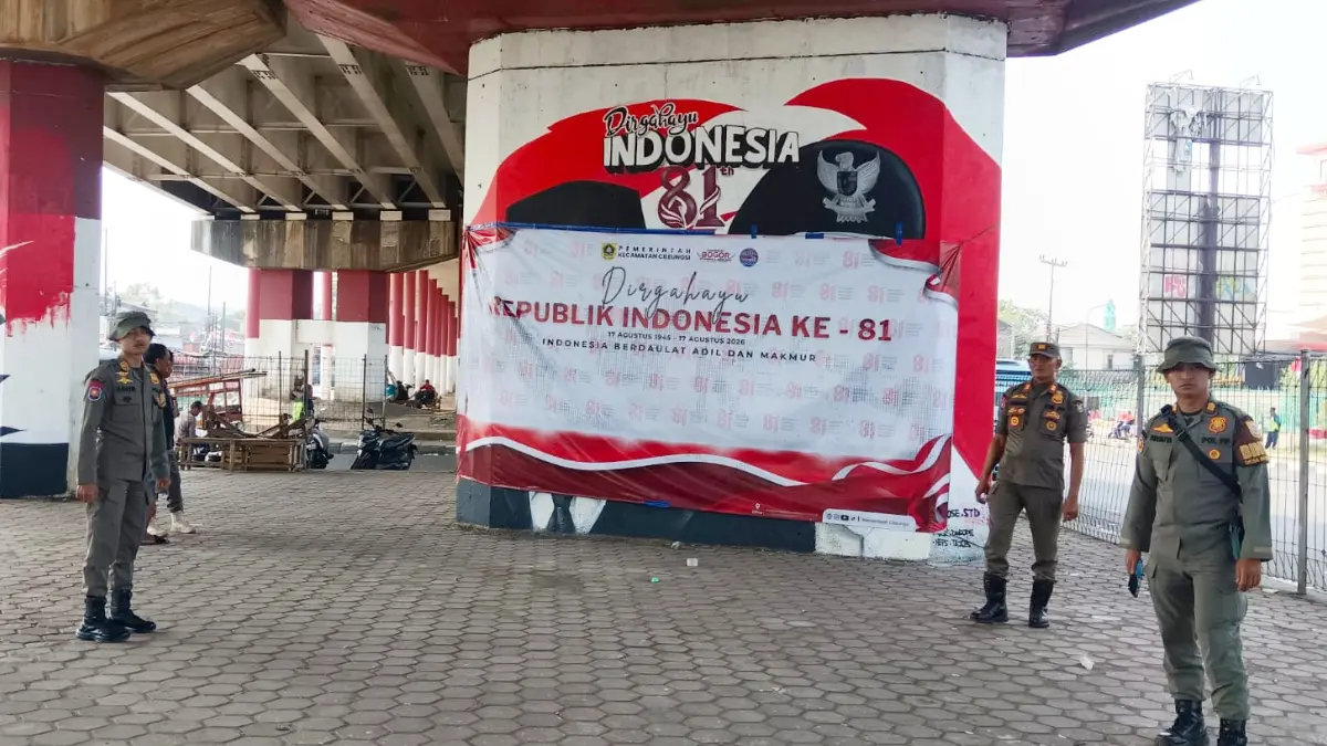 Mural Presiden RI Prabowo Subianto dan Bupati Bogor Rudy Susmanto menjadi sasaran aksi vandalisme di flyover Cileungsi, Kabupaten Bogor. (Dok. Camat Cileungsi)