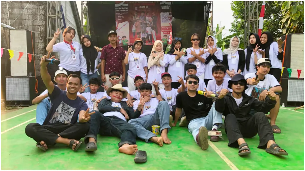 Para pemuda panitia HUT ke 81 RI di lingkungan RT 01/03, Desa Waringin Jaya, Kecamatan Bojonggede, Kabupaten Bogor.&nbsp;