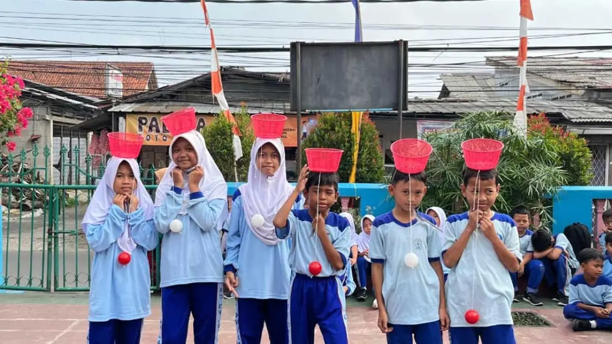 Perlombaan semarak 17 Agustus di SD Dharma Ibu.