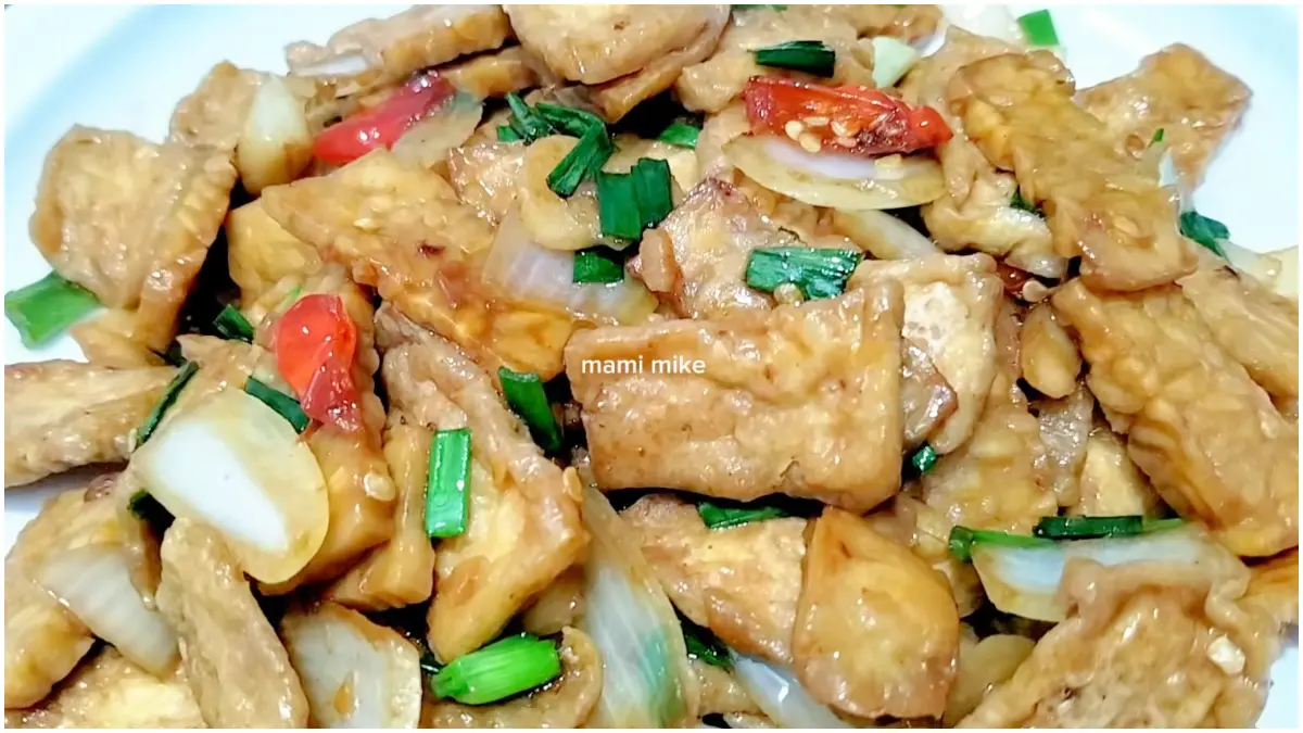Takarir: Tampilan tumis tempe tahu. (Foto: Kanal Youtube @MasakanMamiMike)