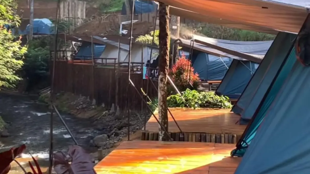 Wisata camping dan rafting di Pinus Singkur Pangalengan Bandung. Foto: Instagram @pines_singkurcamp