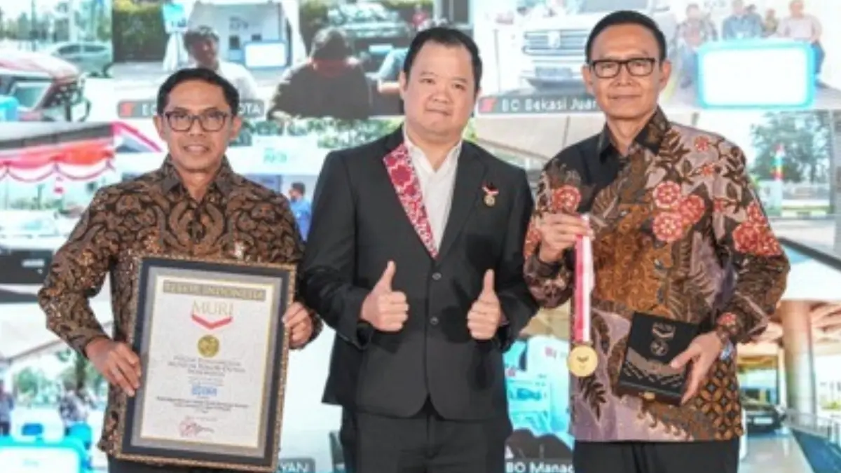 BRI meraih penghargaan MURI sebagai Bank dengan Pameran Sediaan Kredit Kendaraan Bermotor secara Serentak di Lokasi Terbanyak. (Dok. BRI)