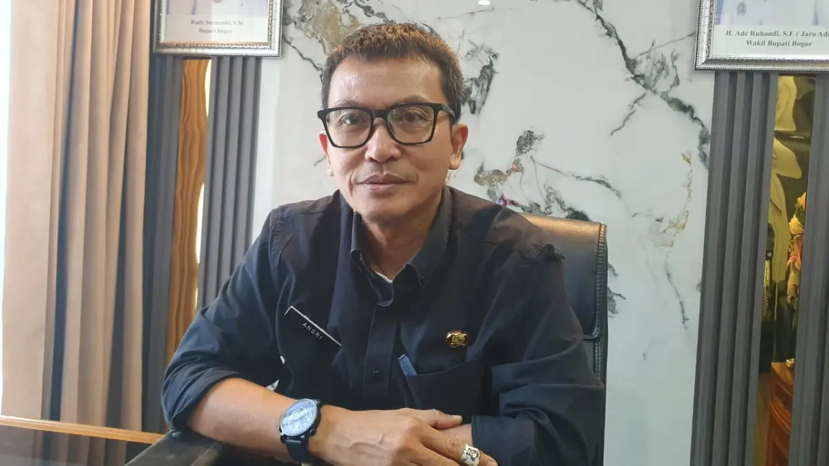 Kepala DKP Kabupaten Bogor, Andri Hadian saat dimintai keterangan. Foto: Billy/Radar Bogor.