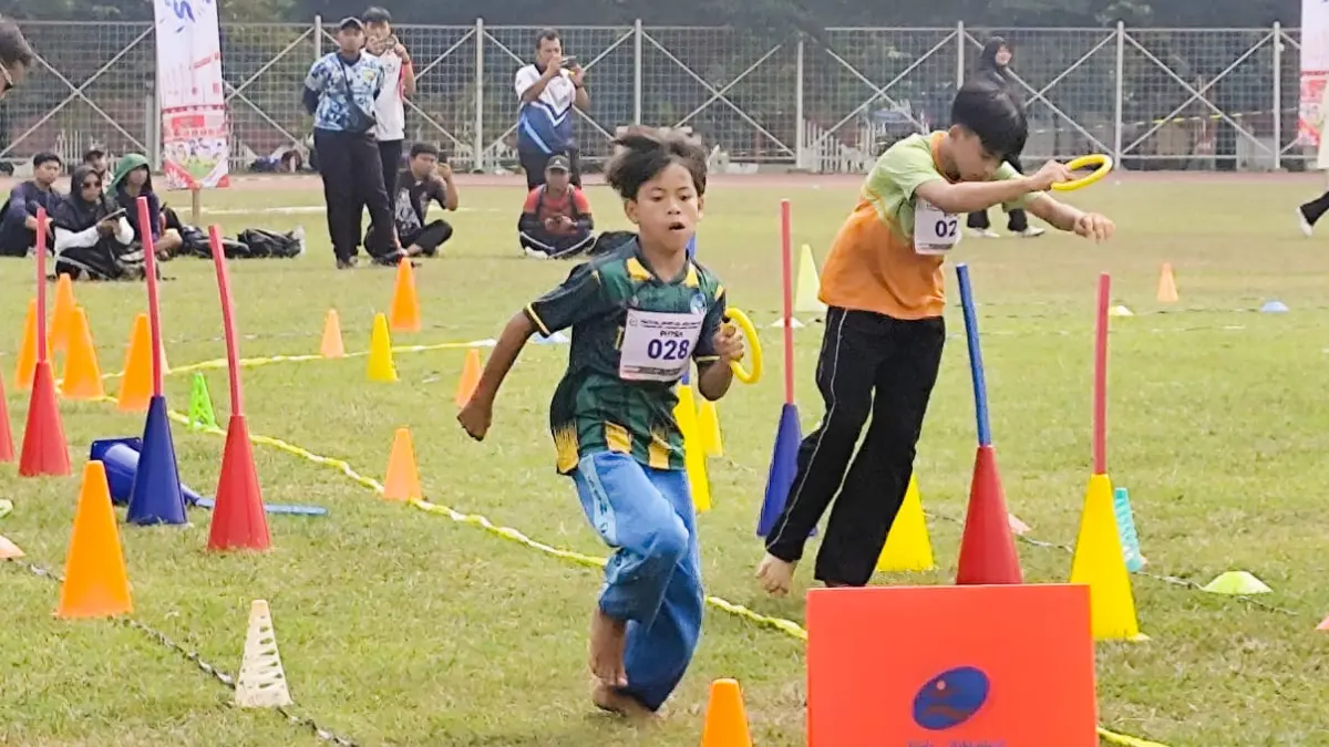 Sejumlah siswa sekolah dasar mengikuti Festival Sportkids 2026 di lapangan luar Gelora Pakansari, Kabupaten Bogor, Rabu, 19 Agustus 2026. (Dok. Dispora Kabupaten Bogor)