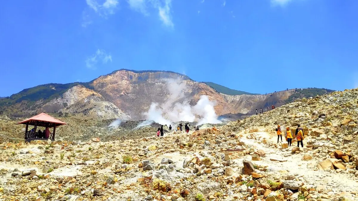 Pemandangan di Gunung Papandayan. Foto: Travelspromo