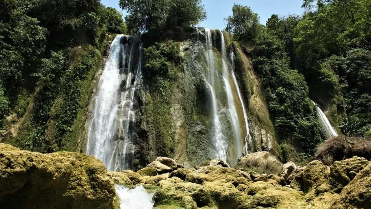 3 rekomendasi curug di Jawa Barat yang wajib masuk list para pecinta wisata alam. Foto: Traveloka