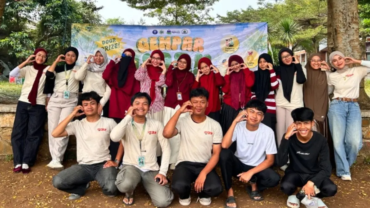 Kegiatan edukasi dan pendampingan UMKM oleh mahasiswa KKNT IPB University di Desa Tegal Waru, Ciampea, Kabupaten Bogor,