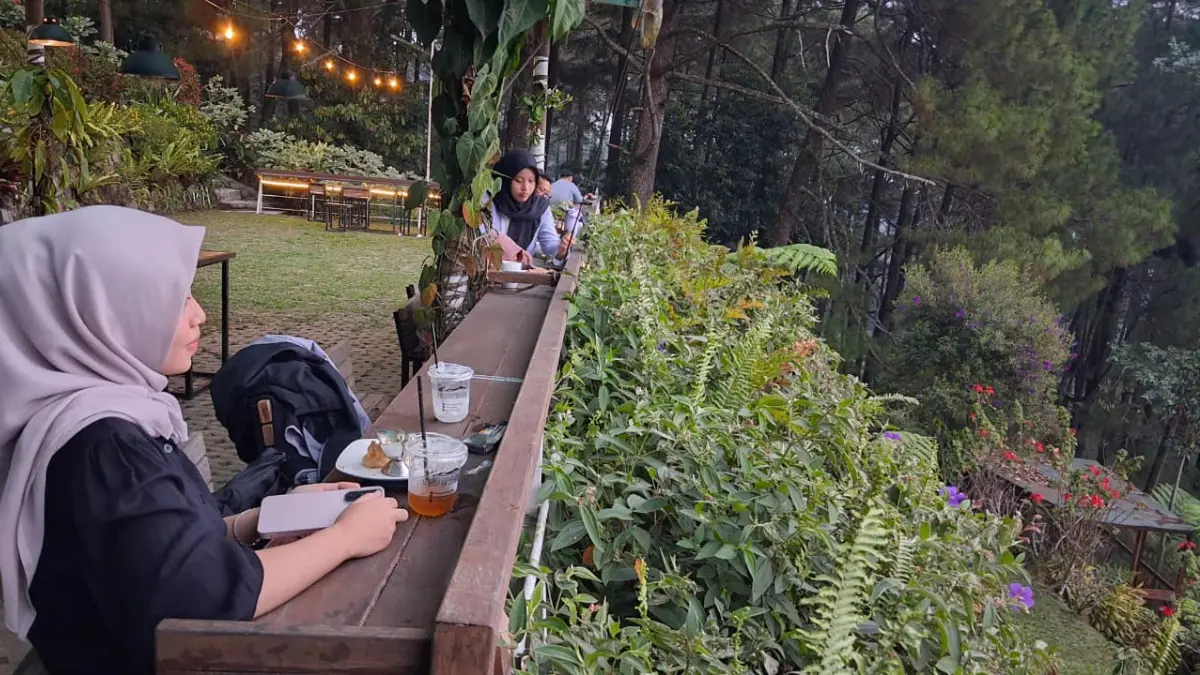 Keindahan Bukit Panorama Kopi dari Hati di Desa Sukajadi, Kecamatan Tamansari, Kabupaten Bogor. (Muhammad Ali/Radar Bogor)