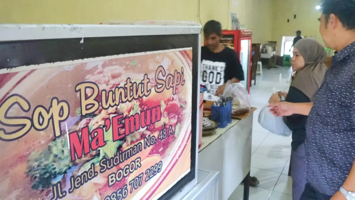 Kuliner legendaris Bogor Sop Buntut Ma Emun di Jalan Sudirman, Kota Bogor. (Sofiansyah/Radar Bogor)