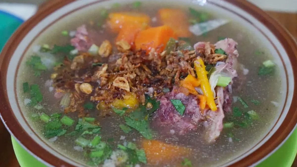 Kuliner legendaris Bogor Sop Buntut Ma Emun di Jalan Sudirman, Kota Bogor. (Sofiansyah/Radar Bogor)