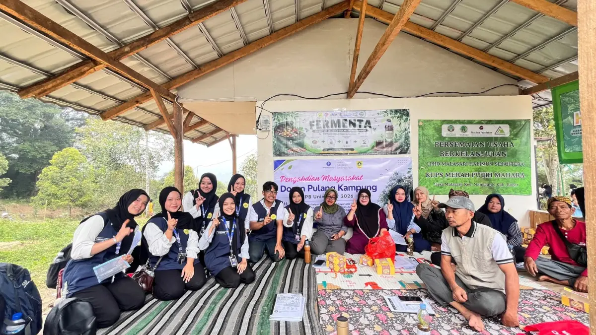 Mahasiswa Unpak Bogor saat KKN di Desa Malasari.