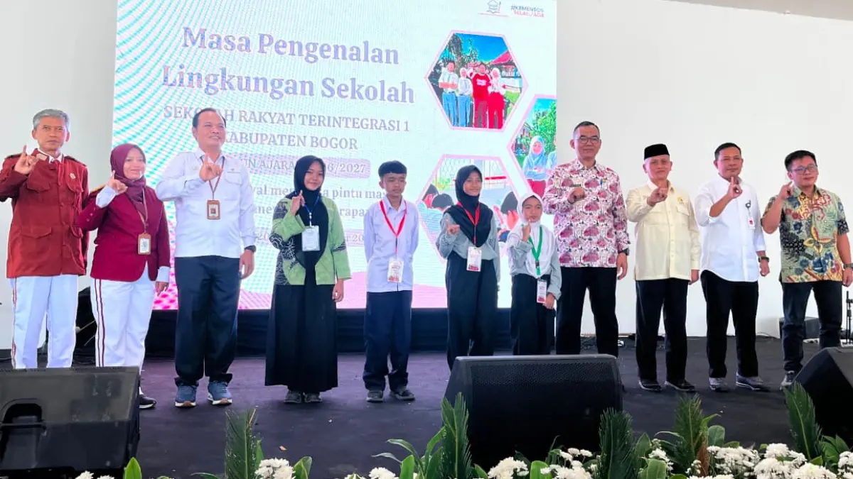 Siswa - siswi Sekolah Rakyat Terintegrasi 1 Kabupaten Bogor menjalani Masa Pengenalan Lingkungan Sekolah (MPLS) Tahun Ajaran 2026 - 2027. (Dzikry/Radar Bogor)