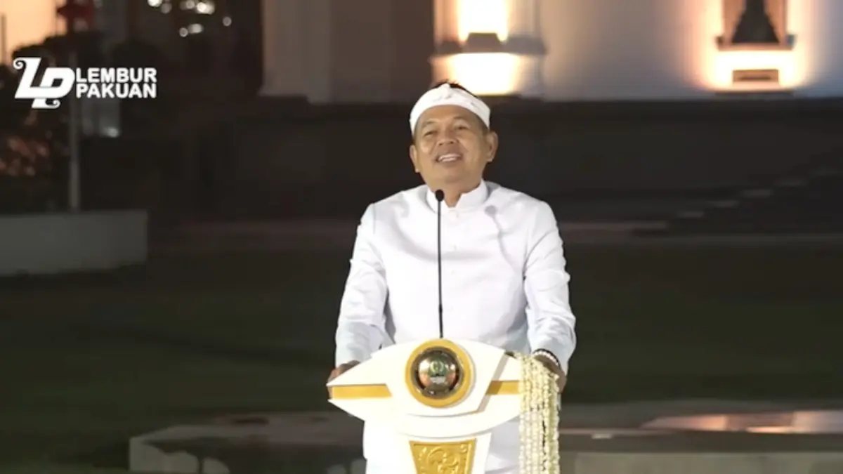 Gubernur Jawa Barat Dedi Mulyadi saat hadir pada Hari Jadi Provinsi Jawa Barat ke-81 Tahun. (YouTube Lembur Pakuan Channel)