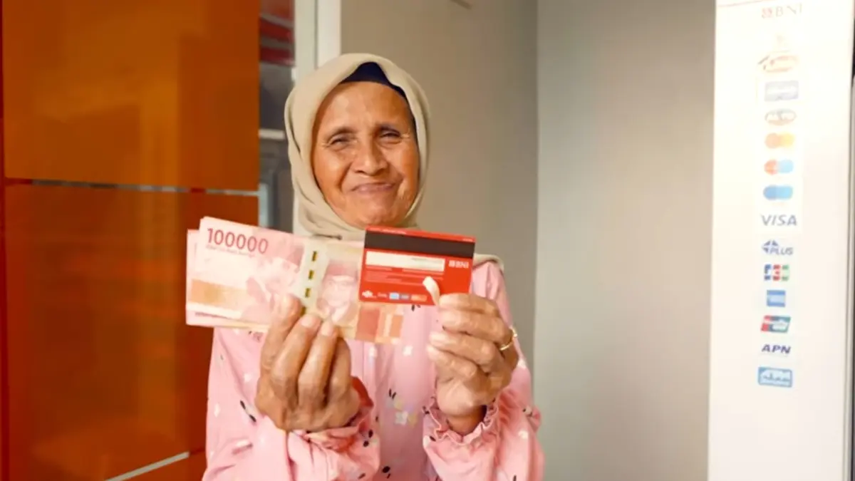 Ilustrasi KPM cairkan bansos (YouTube Kemensos RI)