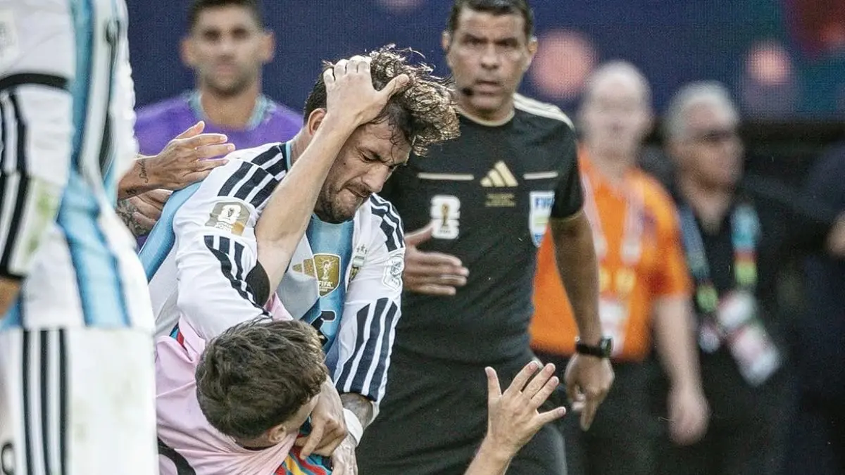 Insiden antara Peredes dan Gavi pasca Final Piala Dunia 2026 lalu. (Instagram @fabriziorom)