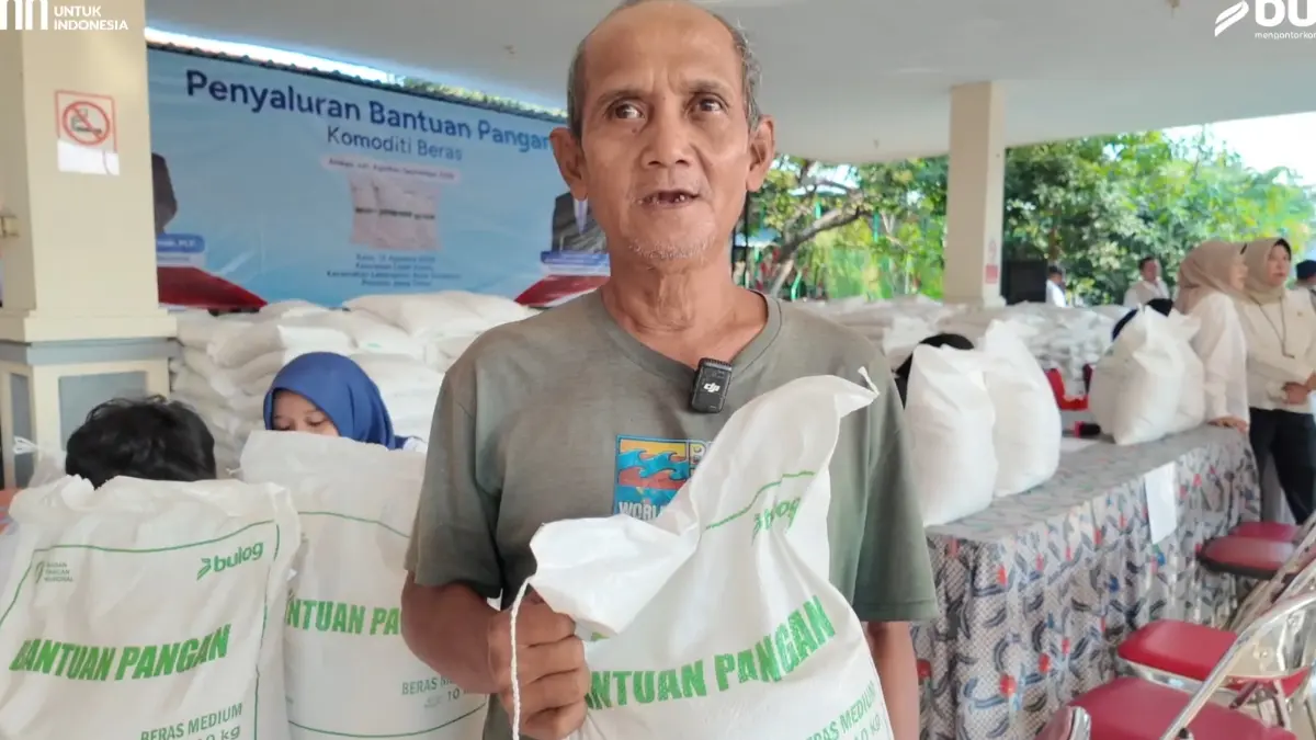 Penyaluran bantuan pangan beras (YouTube TV BULOG)