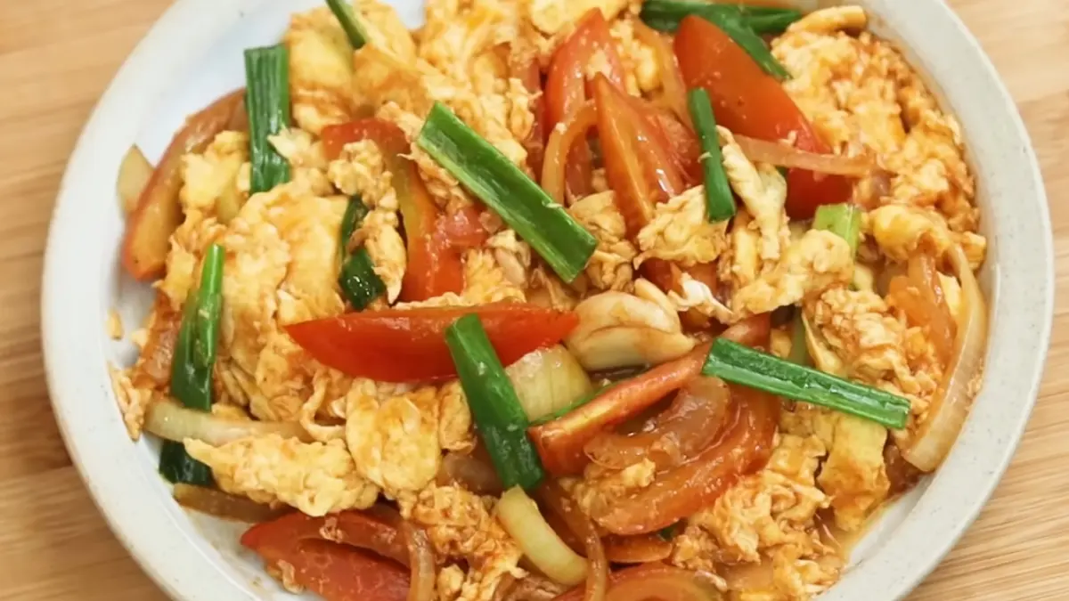 Tumis telur tomat (YouTube Devina Hermawan)