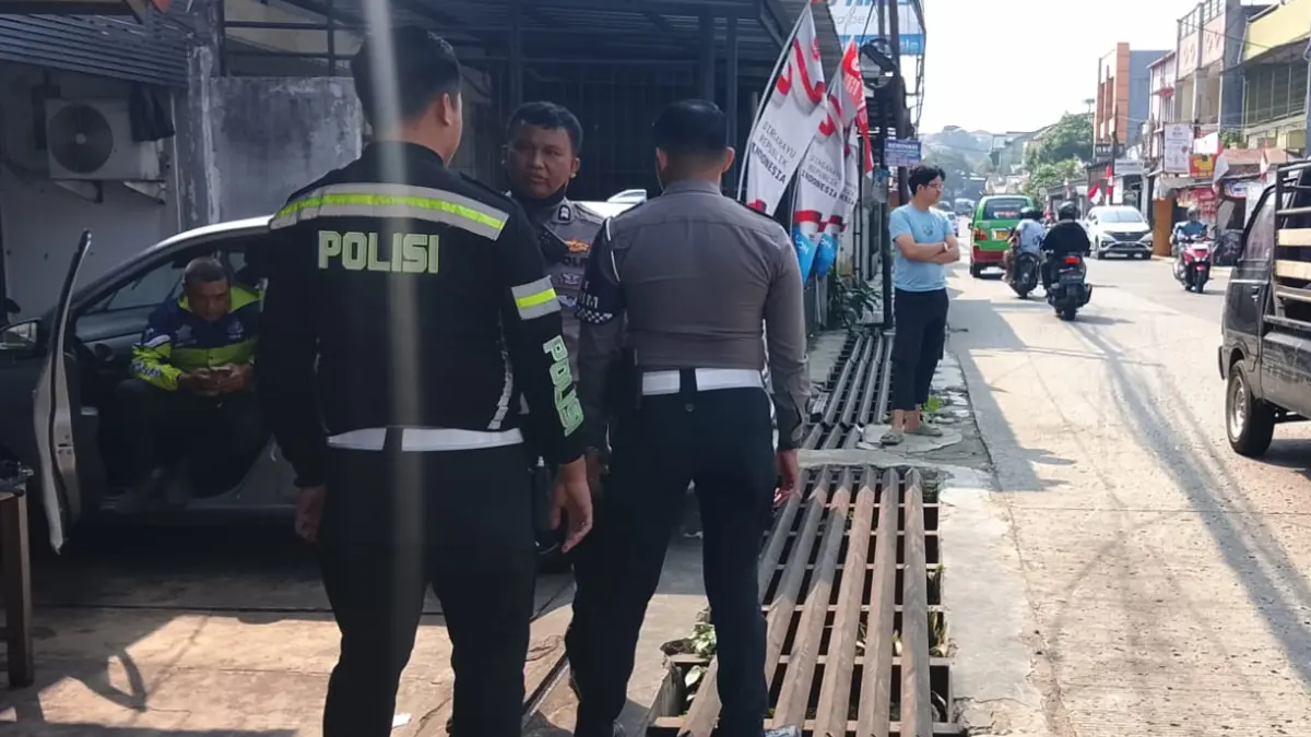 Unit Gakkum Satlantas Polresta Bogor Kota melakukan olah TKP kecelakaan. (Dok. Satlantas Polresta Bogor Kota)
