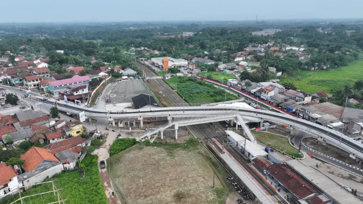 Suasana Flyover Tenjo. Saat ini tengah disiapkan pembangunan jalur kereta api ke Bogor Barat.