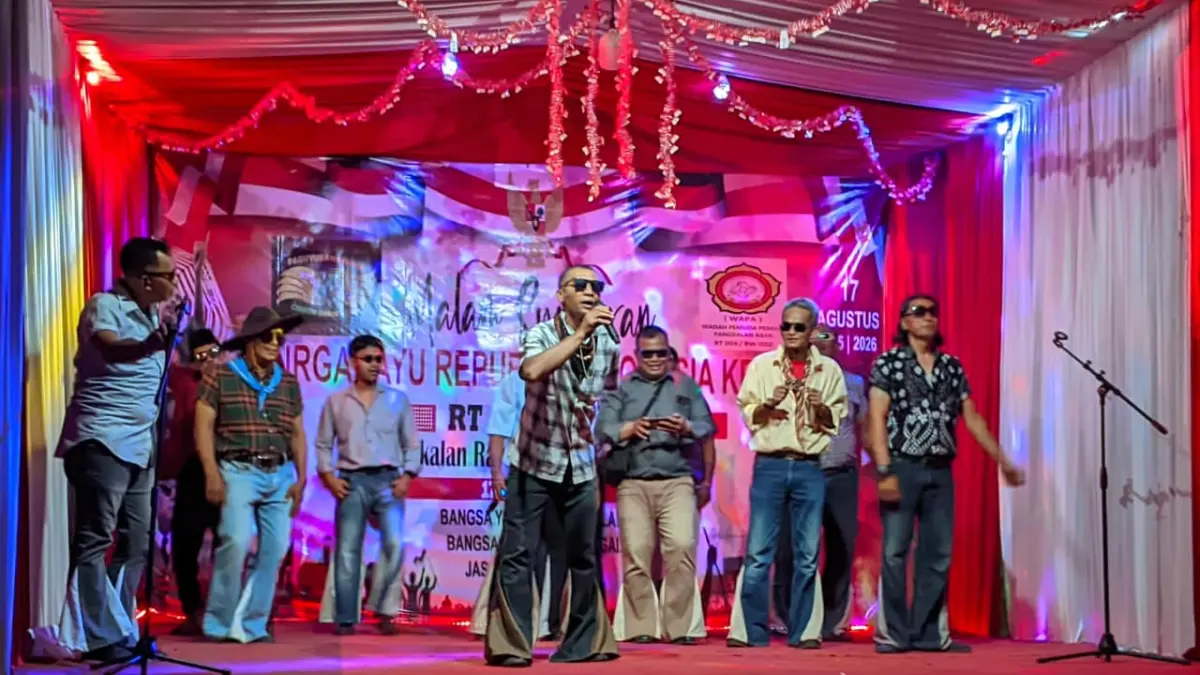 Warga Pangkalan Raya RT 004 RW 002, Kelurahan Cibuluh, Kecamatan Bogor Utara, tampil dalam malam syukuran HUT ke-81 RI. Foto: Panitia for Radar Bogor
