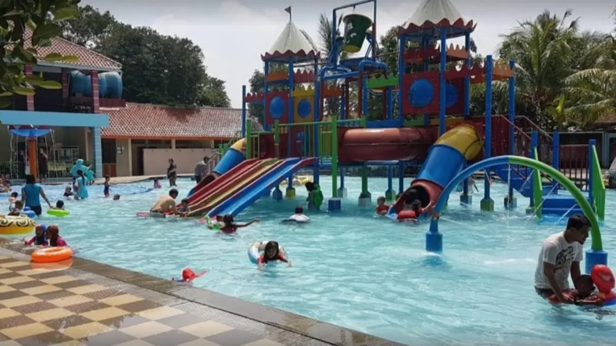 Taman Wisata Pasir Putih di Sawangan, Depok, menjadi salah satu pilihan wisata keluarga di kawasan Jabodetabek. Destinasi ini menawarkan wisata air dan ruang rekreasi yang bisa dinikmati tanpa harus bepergian jauh dari Jakarta dan sekitarnya. Foto: Taman Wisata Pasir Putih