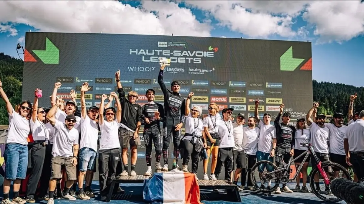 Kemenangan Max Alran  di UCI Downhill World Cup 2026. (Foto: instagram @max_arlan_5)