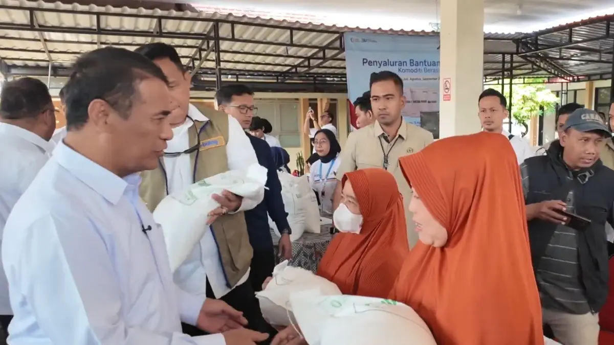 Penyaluran bantuan pangan beras (YouTube TV BULOG)
