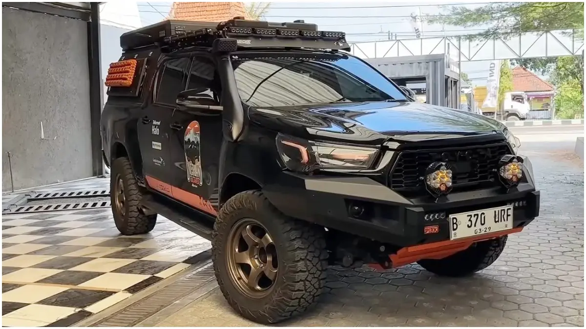 Tampilan Kendaraan Toyota Hilux milik Urrofi. (Foto: Kanal Youtube Ridwan Hanif)
