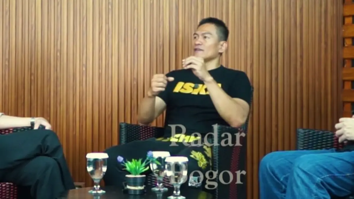 Presiden ISKA, Mustadi Anetta jelaskan semua bisa ikut ISKA di Graha Pena Bogor. (foto : Radar Bogor)
