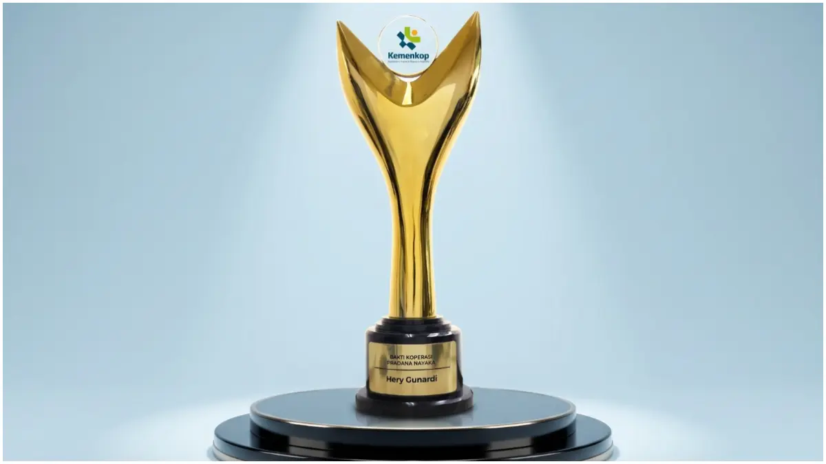 Direktur Utama BRI Hery Gunardi menerima penghargaan Bakti Koperasi Pradana Nayaka di ajang Koperasi Awards 2026.