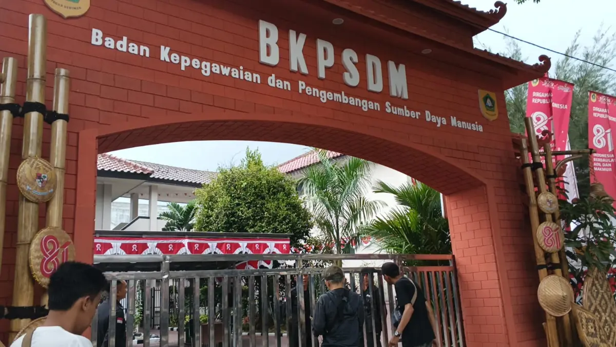 Kantor Badan Kepegawaian dan Pengembangan Sumber Daya Manusia (BKPSDM) Kabupaten Bogor dikabarkan digeledah KPK. (Billy/Radar Bogor)