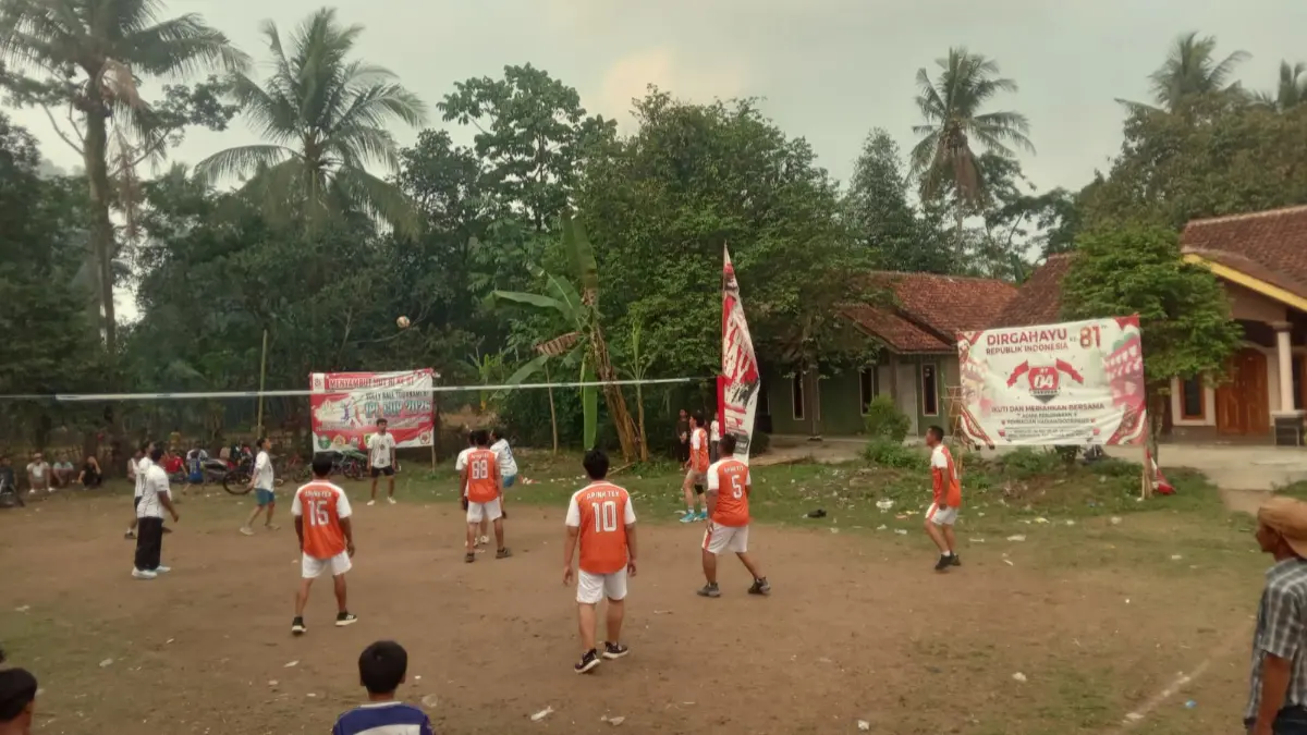 KOMPAK : turnamen bola voli tingkat RW, Kabupaten Bogor. (Nasir/ Radar Bogor)