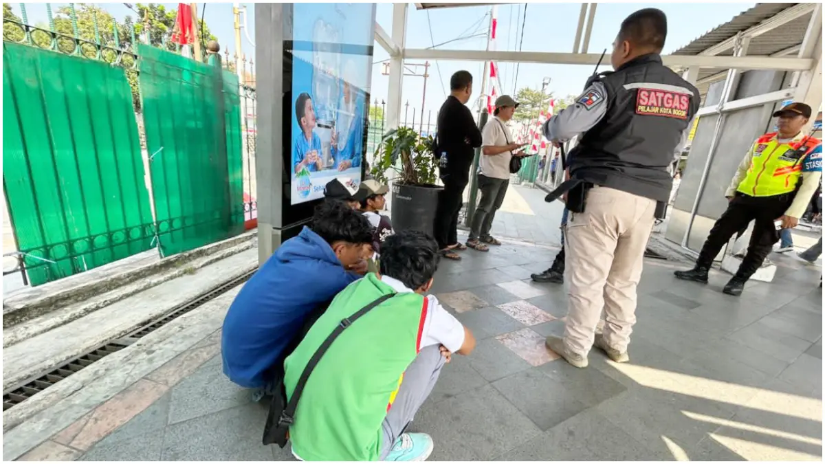 Pelajar asal Sukabumi yang ditangkap petugas gabungan di Stasiun Bogor. (Foto : Fauzan/Radar Bogor)