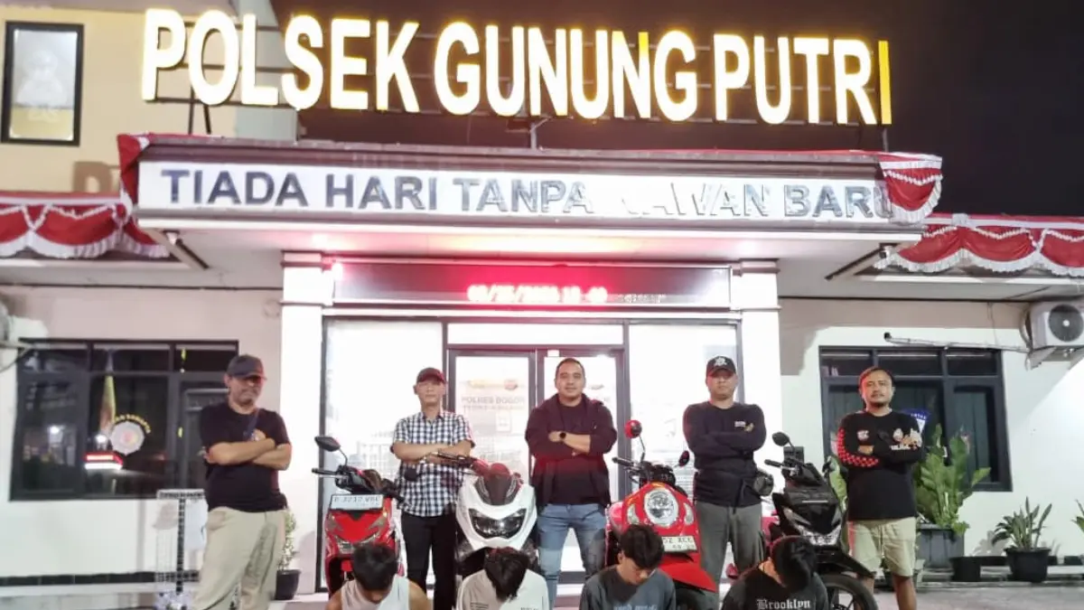 Polsek Gunung putri mengamankan pelaku di Mapolsek Gunung Putri, Kabupaten Bogor. (Dok. Polsek Gunung Putri)