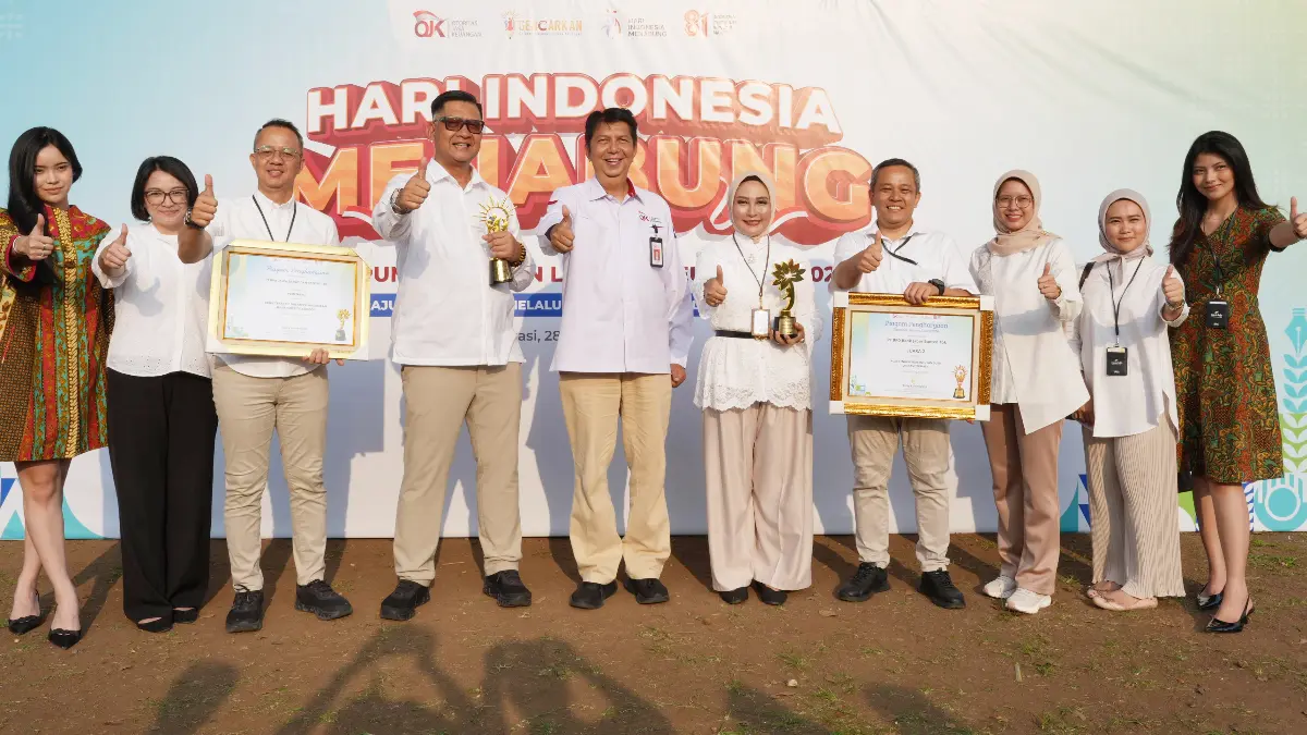 Bank bjb menerima penghargaan dari Otoritas Jasa Keuangan (OJK). (Dok. bank bjb)