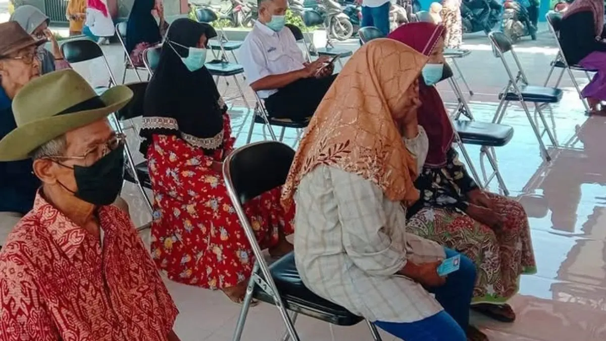Ilustrasi antrian pencairan BLT Dana Desa (Instagram @pkhkabgresik)