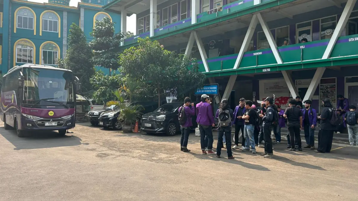 Mahasiswa Unpak Bogor saat hendak berangkat ke Jakarta. (Foto : Fauzan/Radar Bogor)
