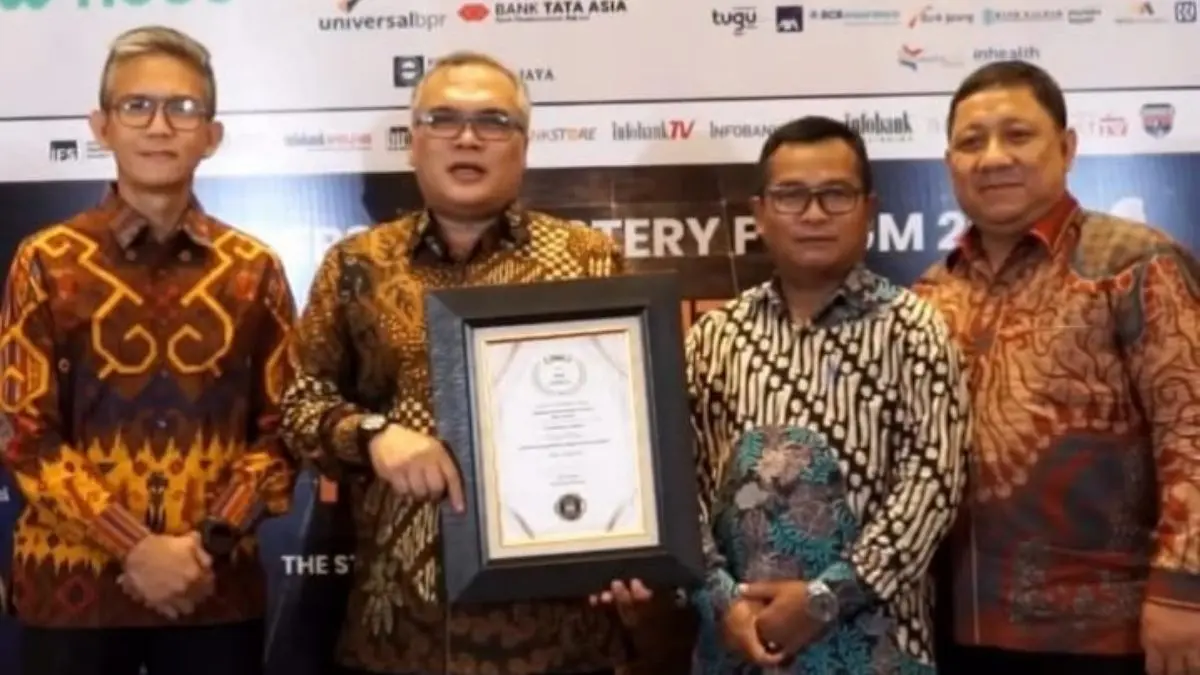 Direksi Bank Kota Bogor saat menerima penghargaan. (Foto: Bank Kota for Radar Bogor)
