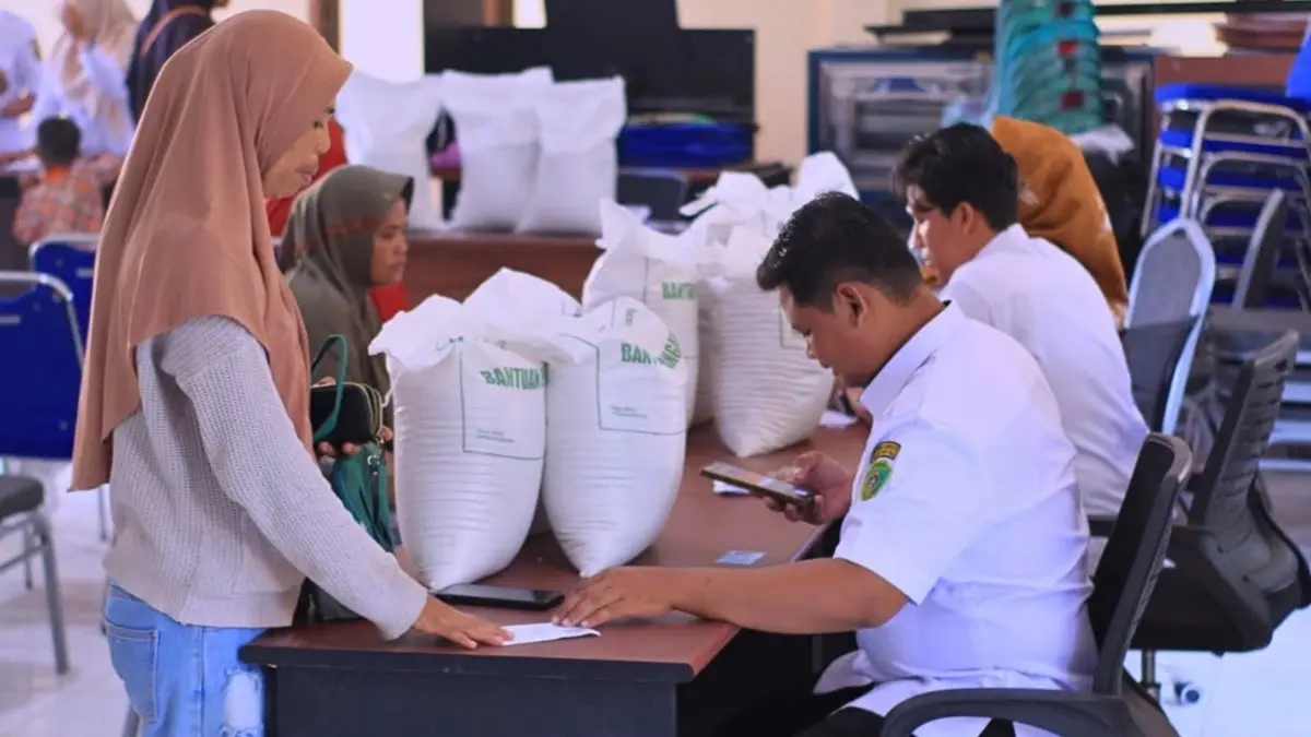 Ilustrasi penyaluran bansos PKH BPNT (Instagram @pemdes.sebakungjaya)