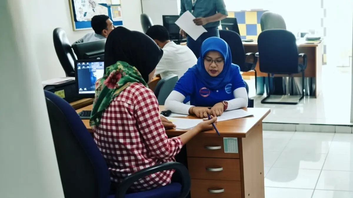 Ilustrasi petugas menjelaskan terkait isu penebalan bansos 400 ribu (Instagram @pkhkotabatam)