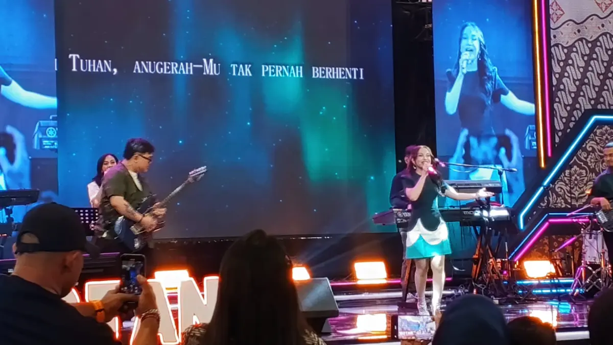 Rossa saat tampil di lantai dasar Botani Square Mall Bogor, Sabtu, 29 Agustus 2026. (Fikri/Radar Bogor)