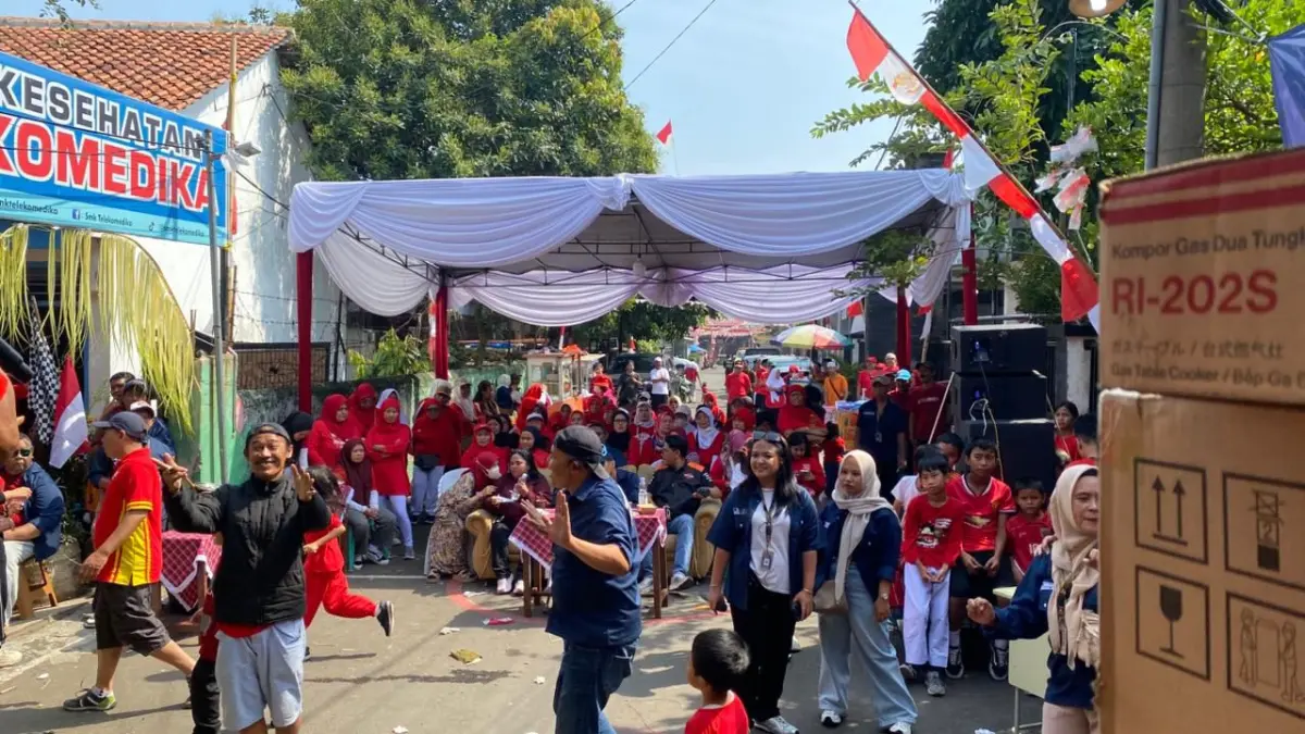 Warga RW 03 Mantarena, Kelurahan Panaragan, Kota Bogor, mengikuti Jalan Sehat Mantarena 2026 dalam rangka memperingati HUT ke-81 Kemerdekaan RI, Sabtu 29 Agustus 2026.&nbsp;
