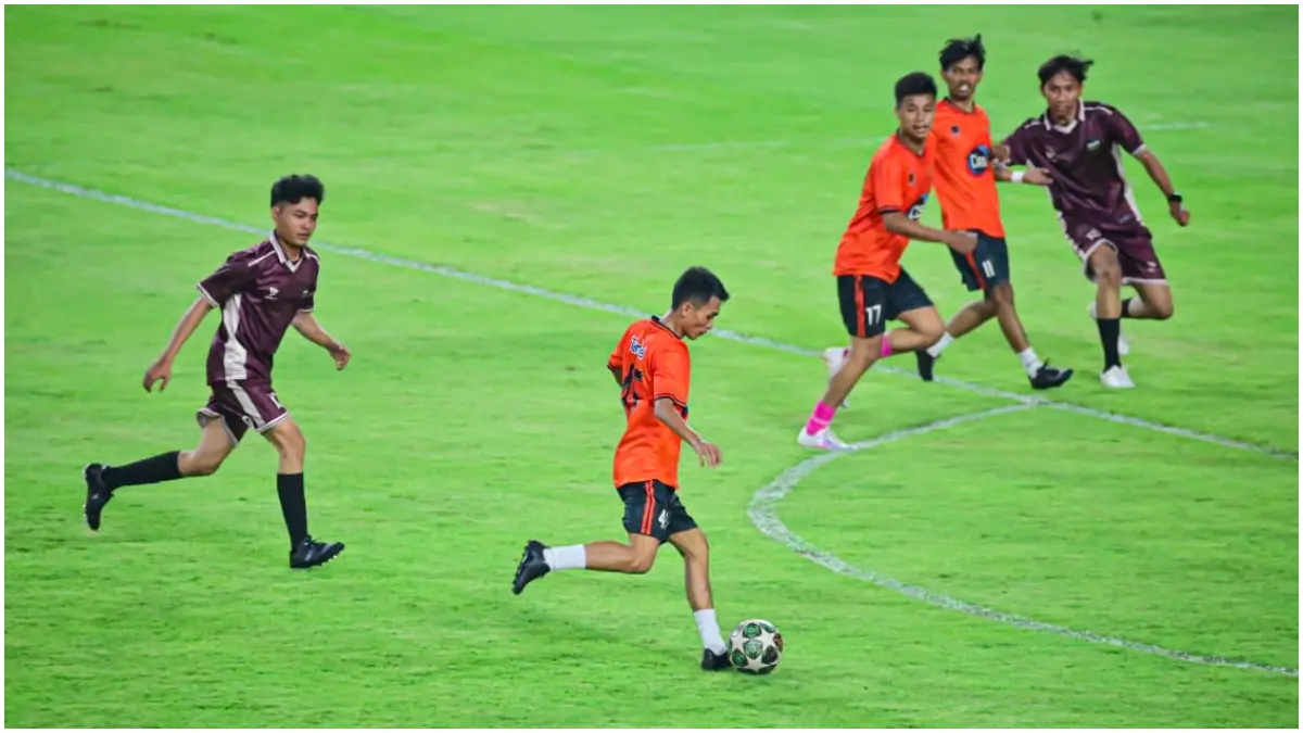 Fun Game Sepak Bola Piala Kemerdekaan ke-81 yang diselenggarakan di Stadion Gelora Pakansari. (Foto: Billy/Radar Bogor)