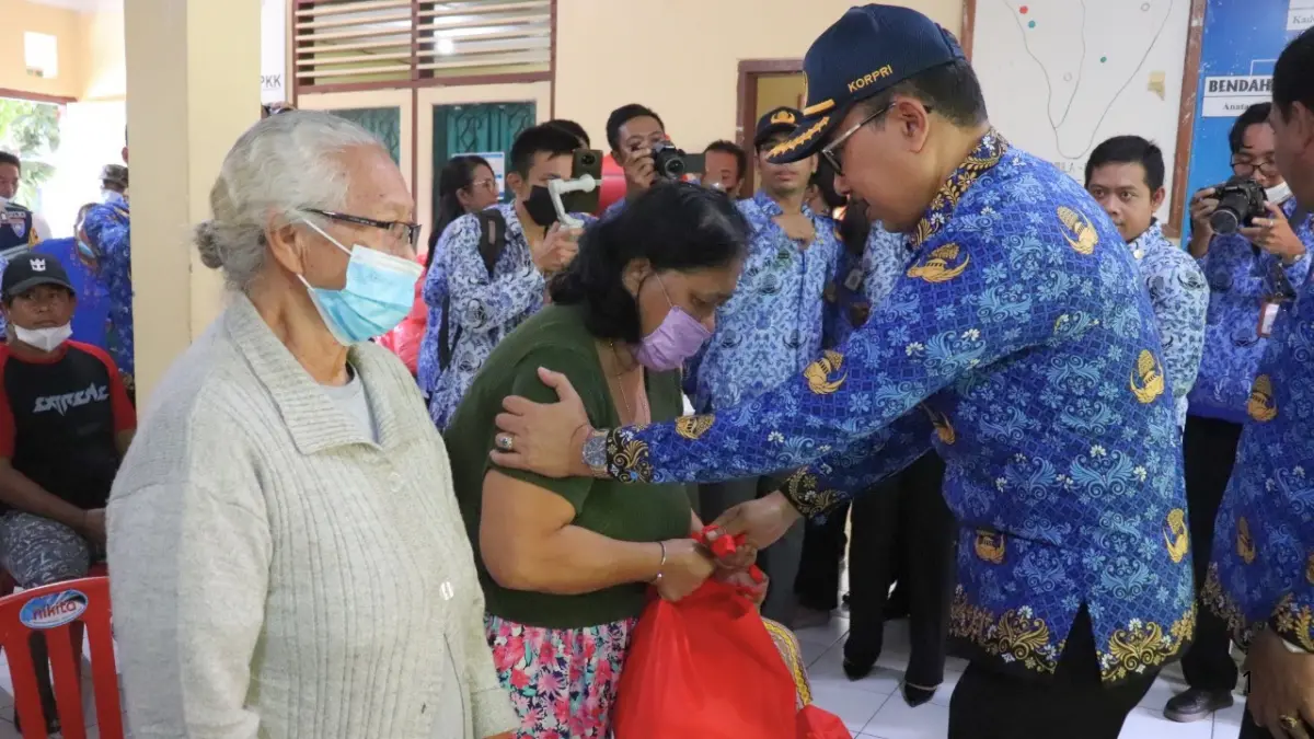 Ilustrasi para penerima bansos mendapatkan hibah dari pemerintah (Foto: korpri.bulelengkab.go.id)