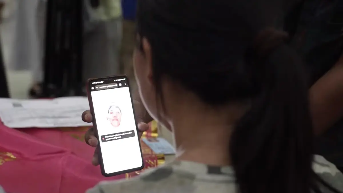 Ilustrasi pendaftaran peserta bansos melalui sistem digital (YouTube Kemensos RI)