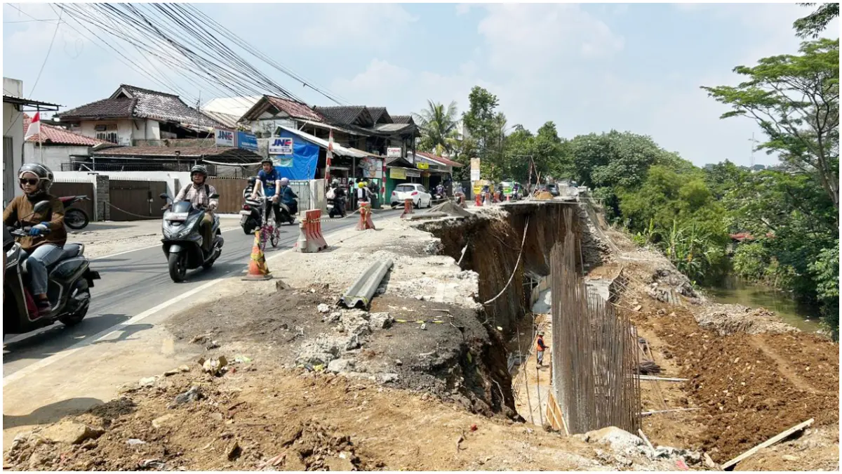 Kondisi terkini penanganan longsor di Jalan Kebon Pedes, Kota Bogor. (Foto : Fauzan/Radar Bogor)